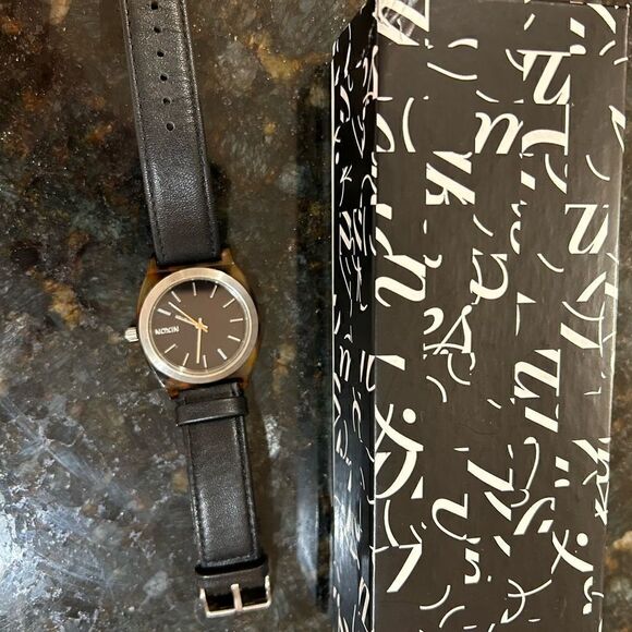 Men’s Nixon, stainless steel, silver/black quartz watch - Picture 7 of 8